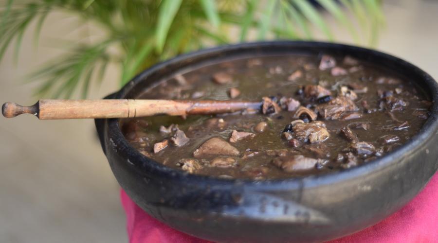 Bild zeigt: Feijoada brasileira in der Auflösung 900x500