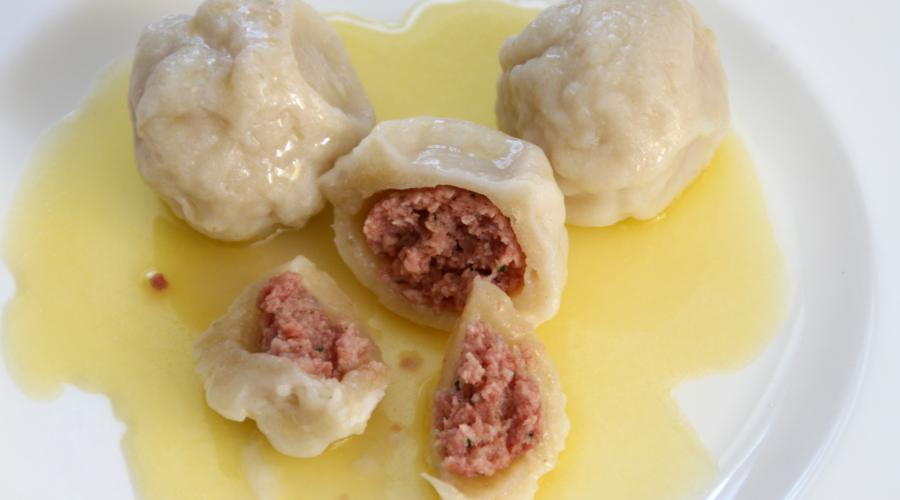 Bild zeigt: Fleischknödel in der Auflösung 900x500