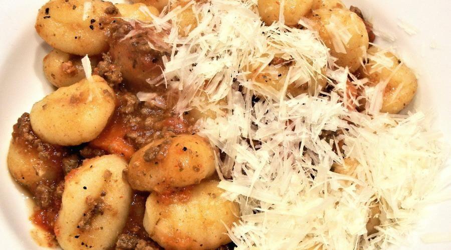 Bild zeigt: Gnocchi al ragù in der Auflösung 900x500