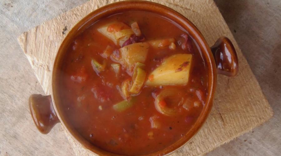 Bild zeigt: Gulaschsuppe in der Auflösung 900x500