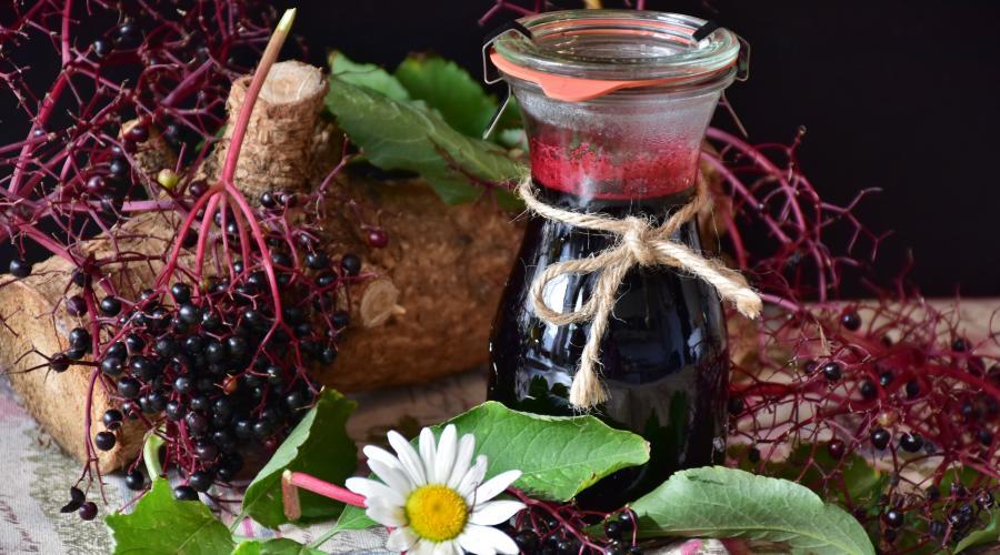 Bild zeigt: Holunderbeersaft in der Auflösung 900x500
