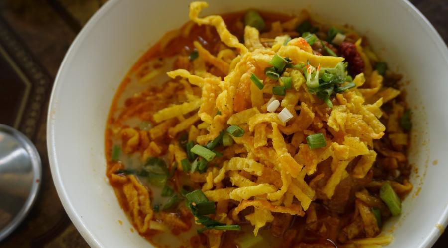 Bild zeigt: Khao Soi in der Auflösung 900x500