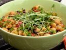 Bild zeigt: Kichererbsen Salat in der Auflösung 900x500