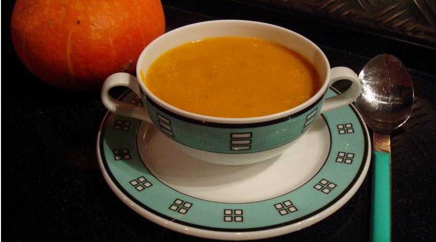 Bild zeigt: Kürbissuppe in der Auflösung 900x500