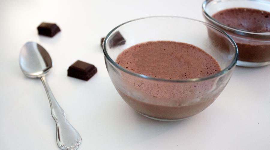Bild zeigt: Mousse au Chocolat in der Auflösung 900x500
