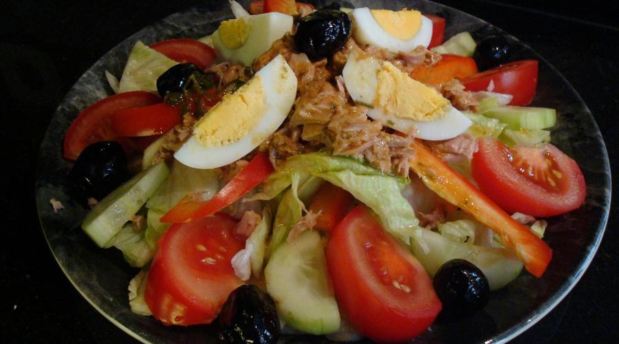 Bild zeigt: Nizza Salat in der Auflösung 900x500