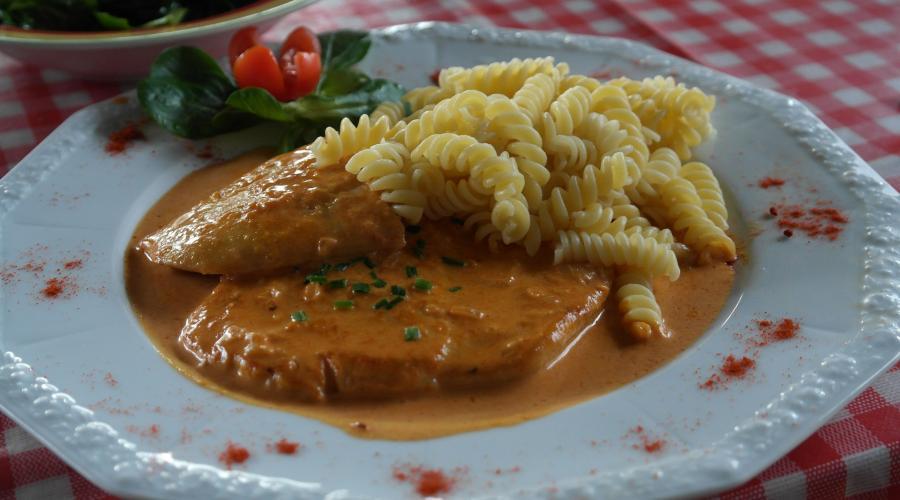 Bild zeigt: Paprika Rahmschnitzel in der Auflösung 900x500