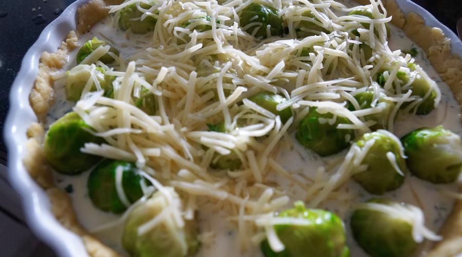 Bild zeigt: Rosenkohl Quiche in der Auflösung 900x500