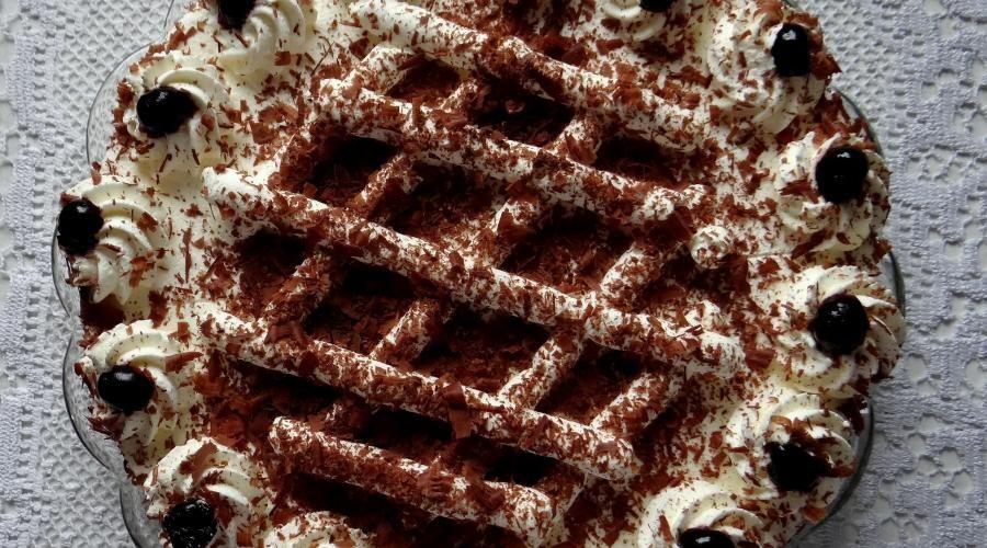 Bild zeigt: Schwarzwälder Kirschtorte in der Auflösung 900x500