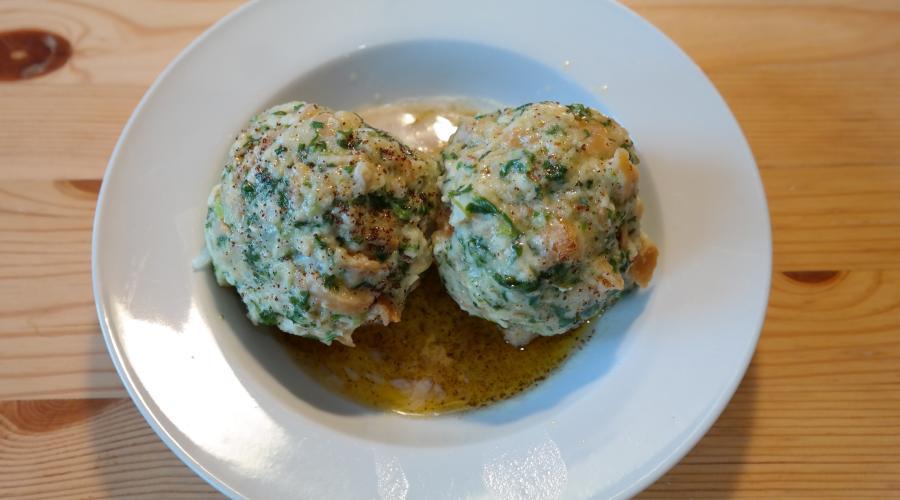 Bild zeigt: Spinatknödel in der Auflösung 900x500