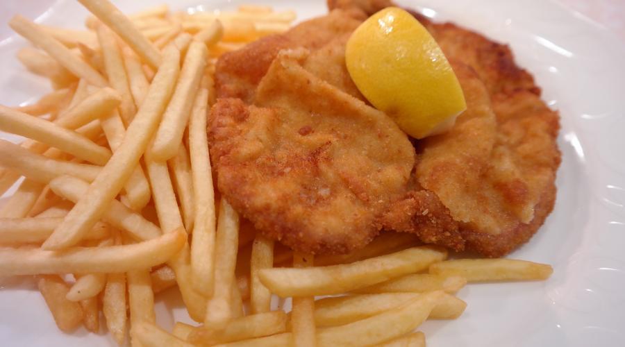 Bild zeigt: Wiener Schnitzel in der Auflösung 900x500