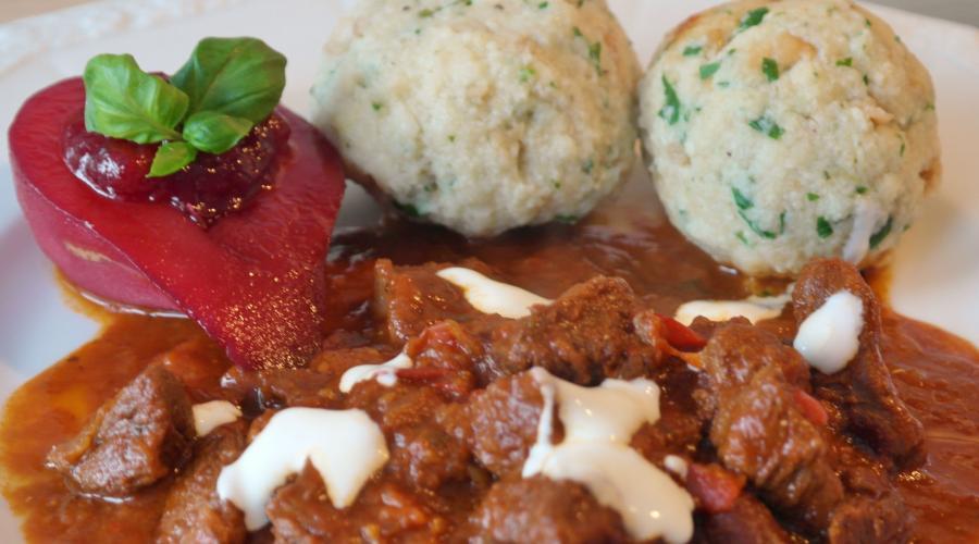 Bild zeigt: Wildgulasch in der Auflösung 900x500