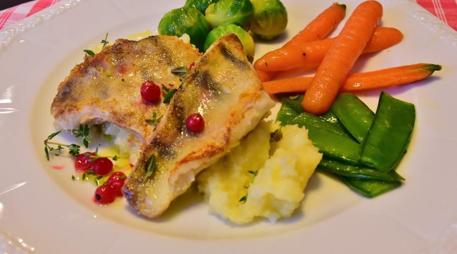 Bild zeigt: Zanderfilet mit Zitronen Kartoffelstampf in der Auflösung 900x500