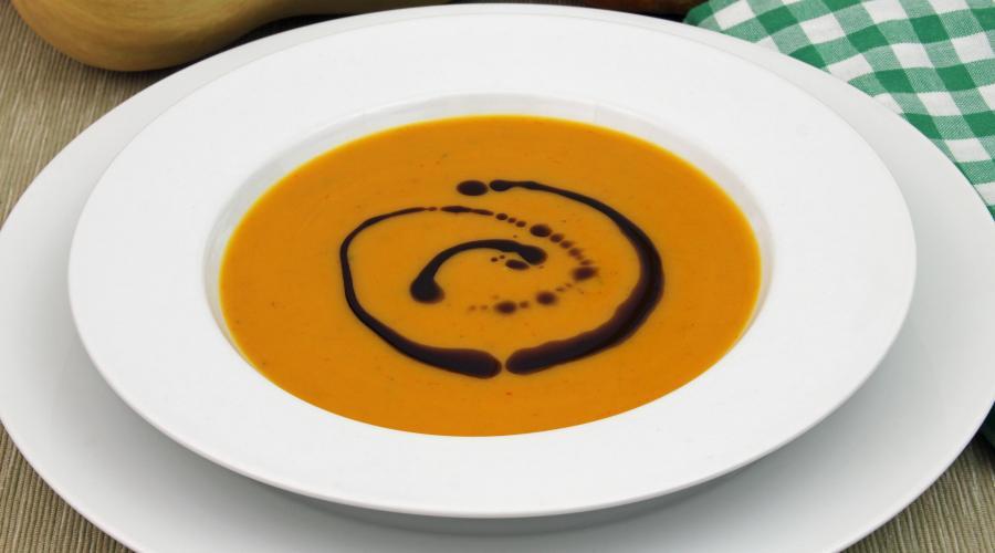 Bild zeigt: Kürbiscremesuppe in der Auflösung 900x500