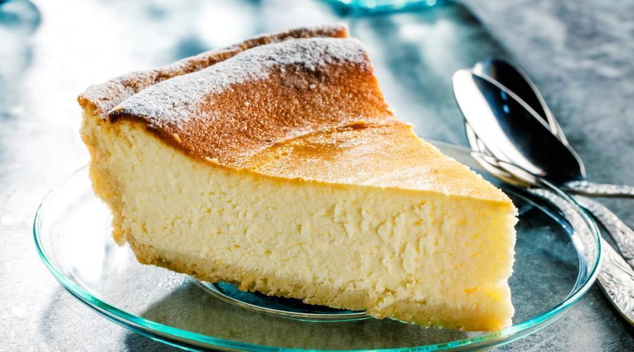 Zu sehen ist das Beitragsbild zum Thema: Käsekuchen wie bei Oma in der Auflösung 900x500