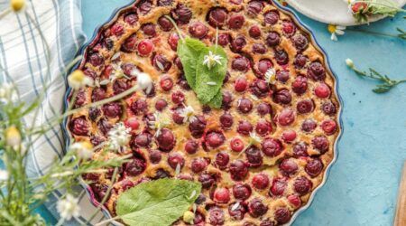 Zu sehen ist das Beitragsbild zum Thema: Kirsch-Clafoutis in der Auflösung 900x500
