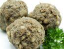 Zu sehen ist das Beitragsbild zum Thema: Leberknödel hausgemachte Suppeneinlage in der Auflösung 900x500