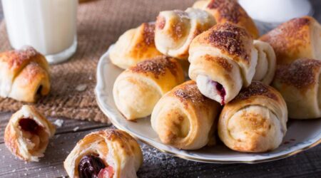 Zu sehen ist das Beitragsbild zum Thema: Rugelach ein jüdisches Gebäck in der Auflösung 900x500