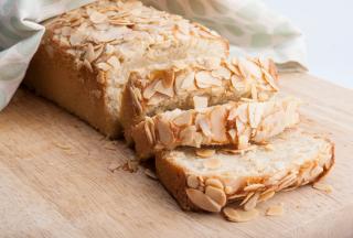 Zu sehen ist das Beitragsbild zum Thema: Saftiger Mandelkuchen in der Auflösung 320x216