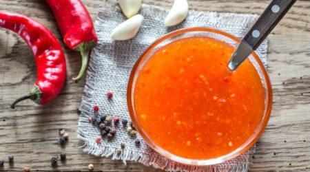 Zu sehen ist das Beitragsbild zum Thema: Sweet Chili Sauce in der Auflösung 900x500