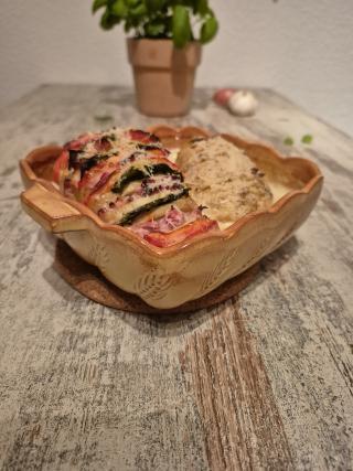 Zu sehen ist das Beitragsbild 3 zum Thema: Hasselback Kartoffeln à la Mediterran in der Auflösung 320x427